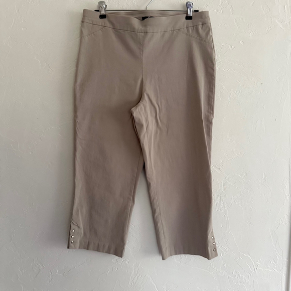 Counterparts Beige Capri Pants Women's Size 12 - Picture 1 of 8